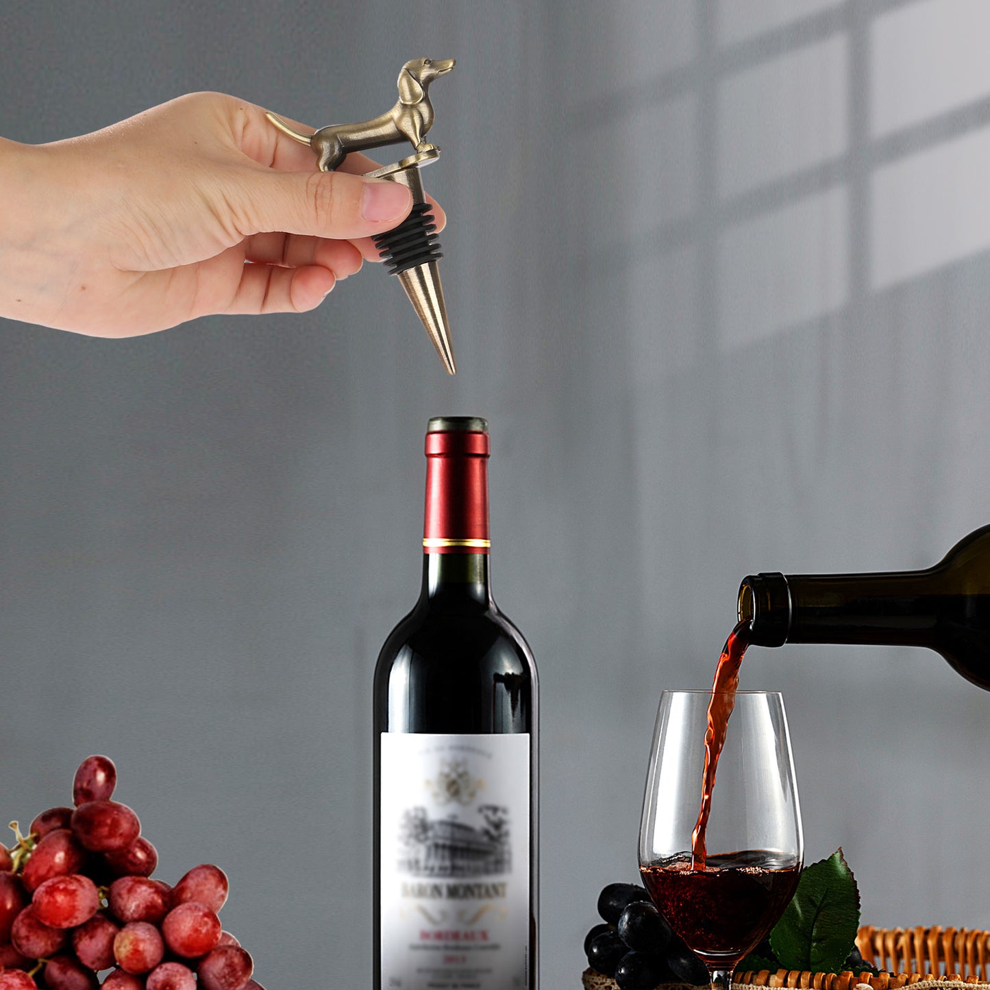 A Dachshund-shaped Red Wine Stopper, A Household Wine Champagne Stopper, An Interesting Dachshund Dog Wine Stopper, Suitable For Men And Women's Birthday Gifts, Halloween, Christmas, Father's Day, Mot